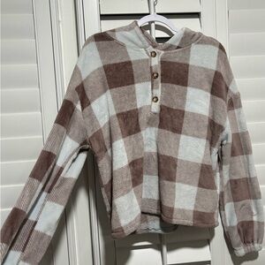 Checkered fleece coat super cute and super soft